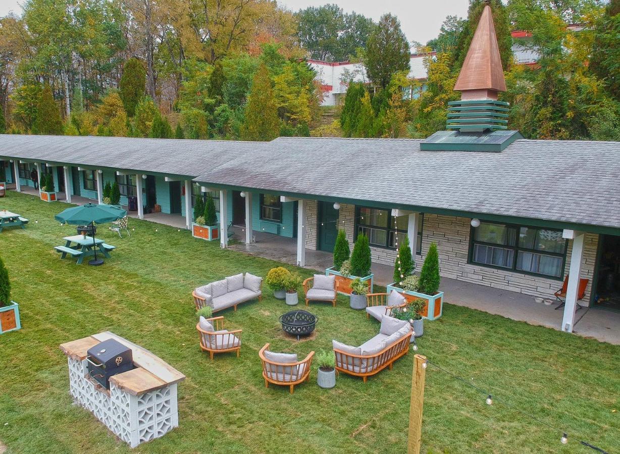 The Springs Motel New Ashford Exteriér fotografie
